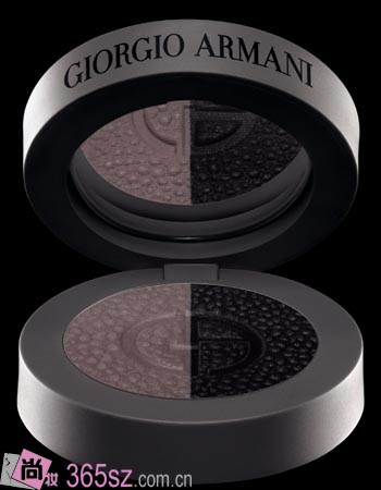 2009秋冬在阿玛尼时装秀的T台上呈现了以本色(一种介于灰色和米色的中间色)为主基调的优雅妆容。被时尚圈认为是不使用颜色的设计师,大师是本色的创始人,自然色调的平静安宁,看似无形,却创造了超越时空的永